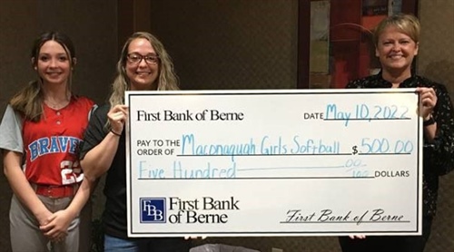 First Bank of Berne donates to the Maconaquah Middle School Softball Team