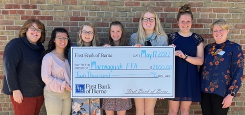 First Bank of Berne donates to Maconaquah FFA