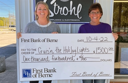 First Bank of Berne donates to Cruis’n the HoliJay Lights at the Fairgrounds